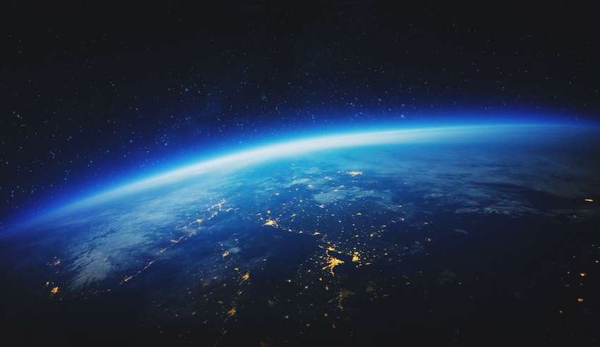 ¡La Atmósfera Cae Sobre la Tierra!
